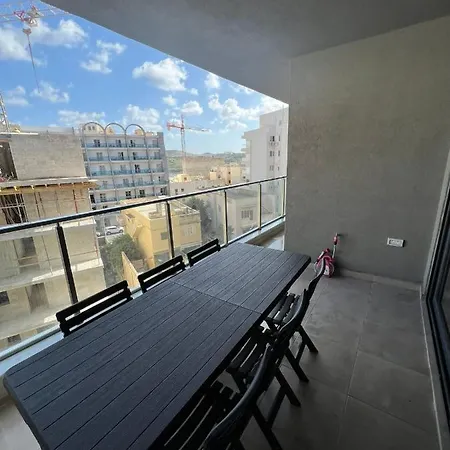 דירה Blue Skies Family With Terrace